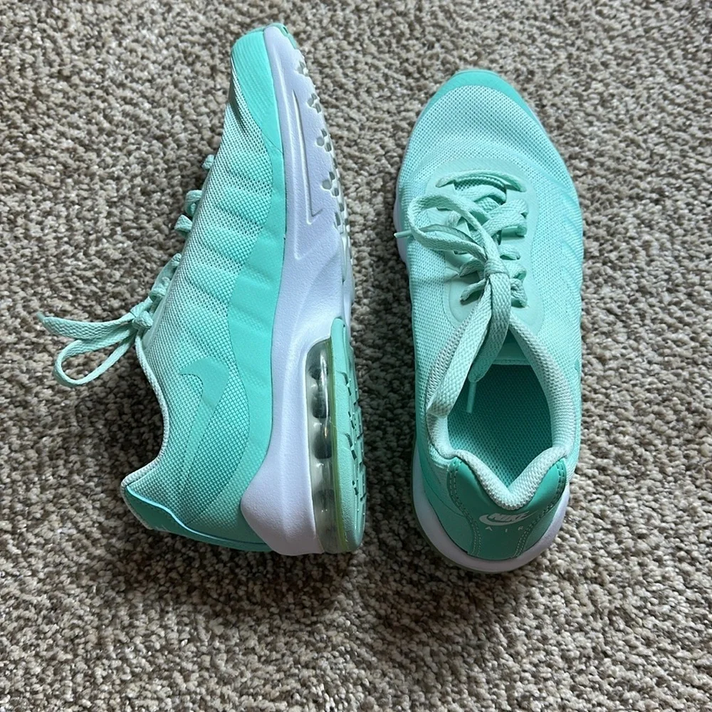 Nike Air Max Invigor Print GS Sneakers